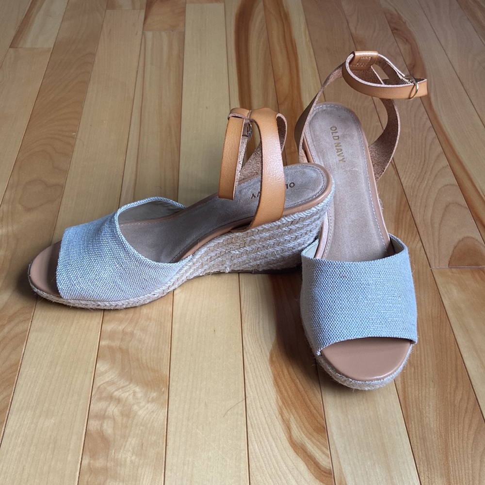 Brand new pair of Old Navy wedged heels - Picture 5 of 5